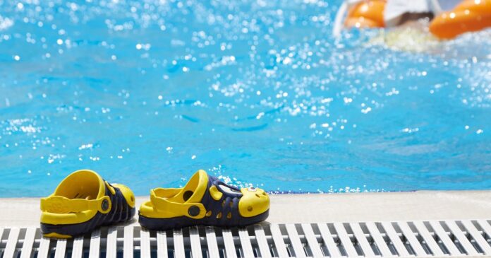 13 persoane au necesitat îngrijiri medicale după ce au acuzat stări de rău în timpul procedurilor la o piscină terapeutică din Eforie Nord