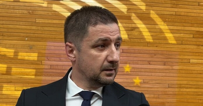 „A fost chiar distractiv cum s-au chinuit să ne curețe de etichete”. Eurodeputat AUR, despre negocierile cu partidele din Coaliție