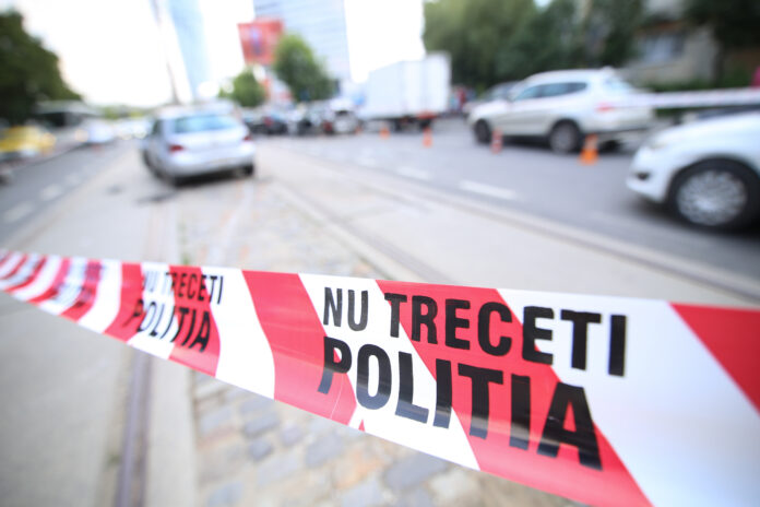 Accident pe Drumul Taberei: Trei minori loviți de o mașină proiectată pe un scuar