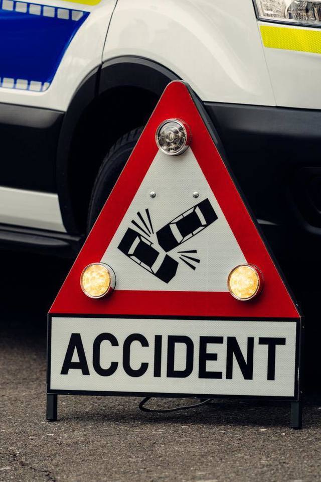Accident rutier pe Calea Giulești: două autoturisme implicate, un vehicul a luat foc