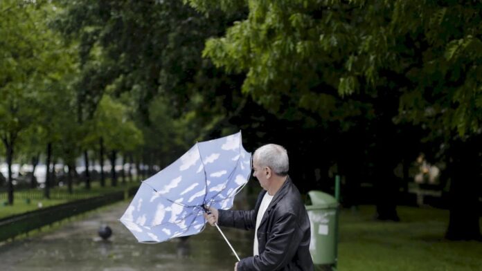 Actualizare METEO: Vreme frumoasă azi, dar de mâine se schimbă în București. Cod galben de intensificări ale vântului. ANM emite prognoză specială pentru Capitală