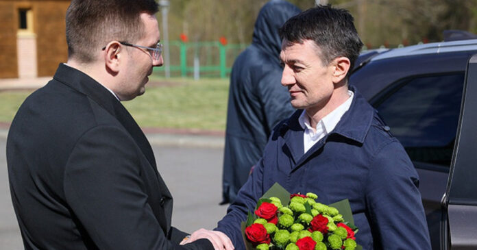 Alexandru Balan, întâmpinat cu flori în Belarus și prezentat de presa de la Minsk drept „spion belarus repatriat”
