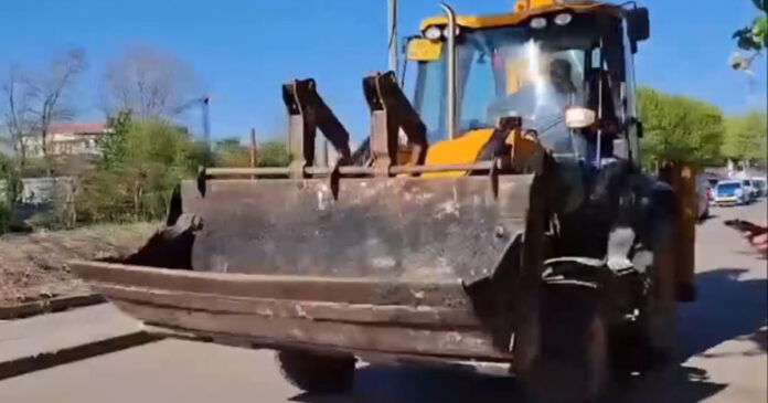 „Am venit să iau drona”. Buldoexcavator trimis la locul prăbușirii aparatului de zbor. Prefectura Galați: Scopul era săparea unei gropi