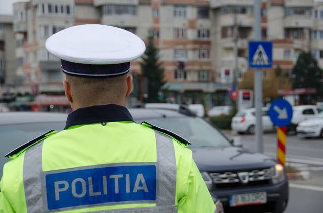 Argeș: Tânăr amendat cu 1800 de lei și permisul suspendat 120 de zile pentru că a condus cu peste 170 km/h