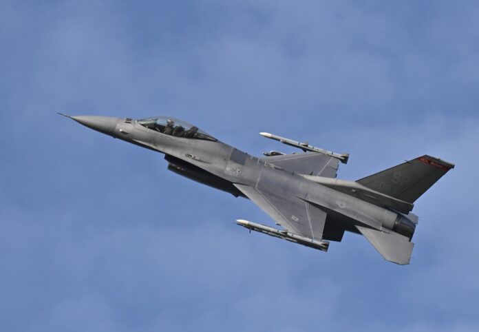 Atac rusesc la granița României: Avioane F-16 au fost ridicate de la sol, 15 drone urmărite de radare