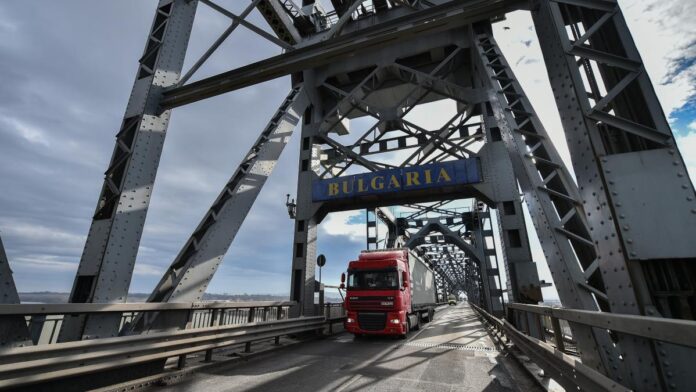 Atenționare de călătorie MAE: Taxa de 2 euro pentru traversarea Podului Prieteniei Ruse-Giurgiu – detalii și modalități de plată