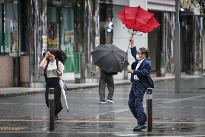 Avertizări Cod galben și Cod portocaliu de intensificări ale vântului, valabile până luni la ora 2:00