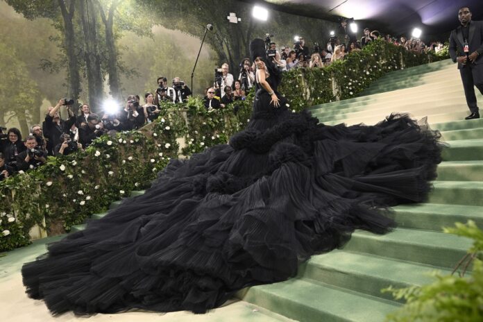 Beyoncé, Bezos, bijuterii și bustiere: ce trebuie să știi despre Met Gala 2026