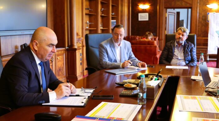 Bolojan, întâlnire la Ministerul Transporturilor cu constructorul Dorinel Umbrărescu și miniștrii Transporturilor și Fondurilor Europene pentru a evita pierderea banilor UE destinați autostrăzilor