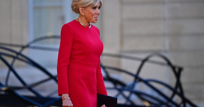 Brigitte Macron, soția președintelui Franței, se declară tristă: „Am văzut întunecimea lumii, prostia, răutatea”