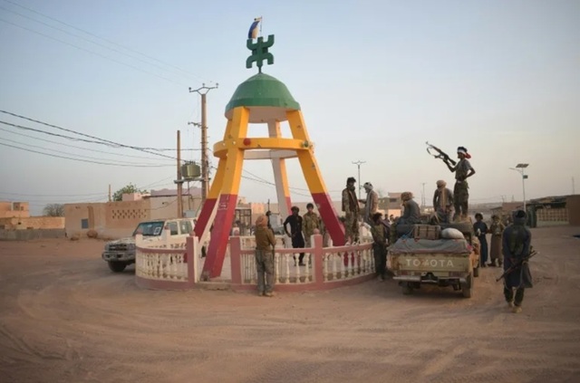 Calm precar la Bamako și Kati, după două zile de confruntări armate aprige între armată și jihadiști. Incertitudini cu privire la soarta juntei. Mercenarii ruși din cadrul Africa Corps, fostul Wagner, părăsesc Mali prin Libia