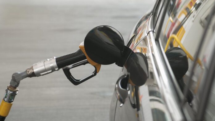 Cât costă benzina şi motorina sâmbătă, 25 aprilie: a treia zi consecutivă de scumpiri, pe fondul unei crize de stocuri generate de o anomalie în piaţă