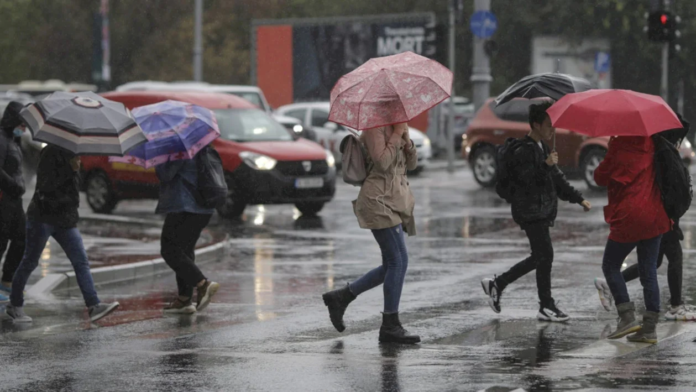 Ce este „Blocajul Omega”, fenomenul meteorologic care aduce vreme de toamnă-iarnă în București în plină primăvară? O analogie cu Triunghiul Bermudelor din atmosferă