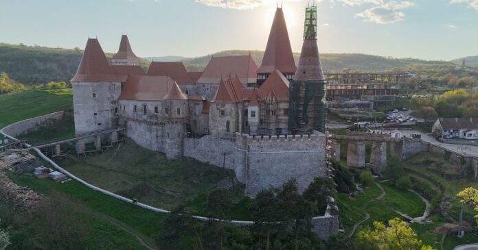 Ce se ascunde în spatele Castelului Corvinilor: Descoperirile care scot la lumină o lume veche de trei milenii