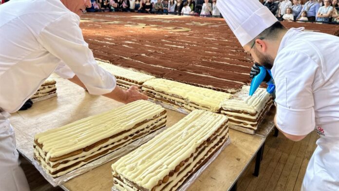 Cel mai lung tiramisu din lume a intrat în Cartea Recordurilor, la Londra: Desertul uriaș de peste 400 de metri
