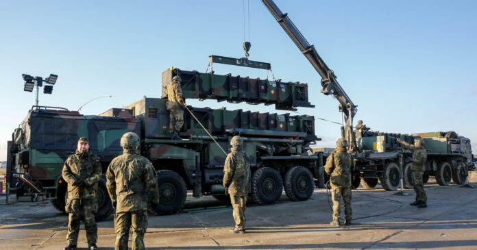 Cheltuielile militare globale au crescut cu 2,9% în 2024, în timp ce SUA au înregistrat o scădere de 7,5%