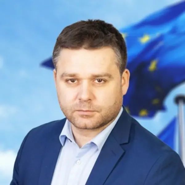 Ciucu: Crizele noastre politice sunt create exclusiv pe baza intereselor politice şi financiare - oameni bogaţi şi puternici vor acces la mai multă bogăţie şi la mai multă putere. Despre AUR: foşti pesedişti, la fel de nesătui şi fără scrupule
