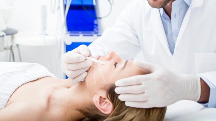 Colegiul Medicilor anchetează cazul medicului din București: pacientă decedată după un lifting facial