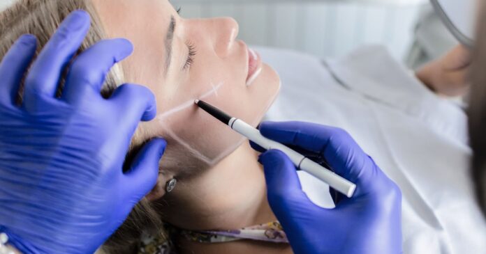 Colegiul Medicilor București se autosesizează în cazul decesului unei paciente după o procedură estetică de tip mini lifting facial