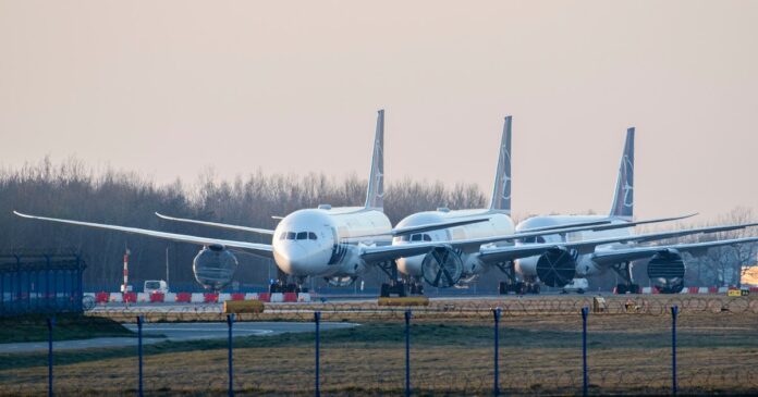 Comisia Europeană avertizează asupra riscului de criză a combustibilului pentru aviație: blocarea Strâmtorii Ormuz ar putea afecta zborurile