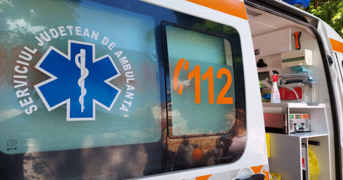 Constanța: Femeie care a ingerat detergent intenționat, transportată de ambulanță, s-a aruncat din vehicul în mers