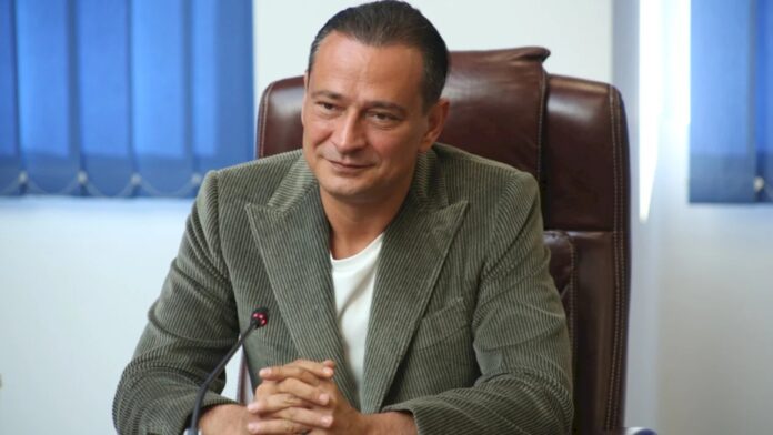 Dl. Băluță are vești despre taxa care-i poartă numele (și pentru care mii de bucureșteni îi poartă pică). În martie, a suspendat-o și-a anunțat că PS4 dă banii înapoi