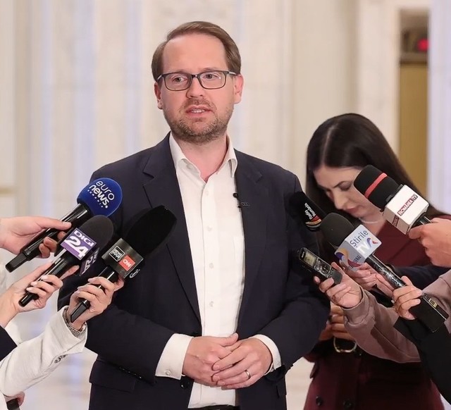 Dominic Fritz: Extremiștii și PSD doresc întoarcerea în timp, cu un guvern al privilegiilor și sinecurilor; există posibilitatea unui guvern minoritar condus de Ilie Bolojan