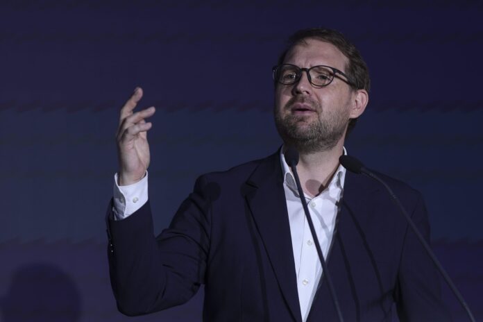 Dominic Fritz: „Înțelepciunea rusească s-a prăbușit în curtea unui român din Galați/ Când vor fi suveraniștii dedicații țării lor, nu Rusiei?”