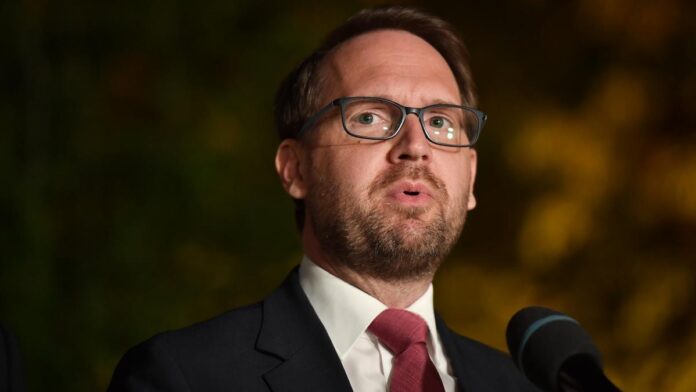 Dominic Fritz: Negocierile pe SAFE nu sunt încă închise. Este cel mai prost moment pentru jocuri politice