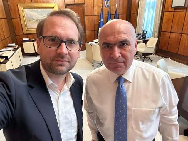 Dominic Fritz: Să fie clar ce înseamnă o moțiune de cenzură în acest moment: luni de instabilitate politică / România nu-și permite haosul pe care îl pregătesc PSD și AUR. Nu au nicio remușcare pentru ceea ce le fac românilor / Nu ne intimidează