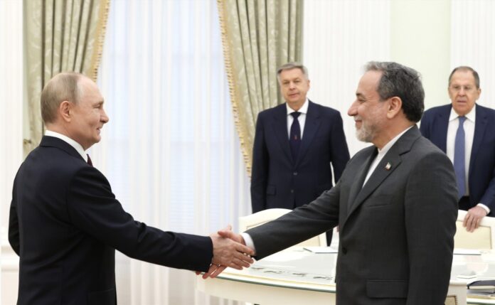 După eșuarea întâlnirii cu emisarii americani, șeful delegației iraniene se deplasează la Moscova pentru a-i raporta lui Putin stadiul negocierilor