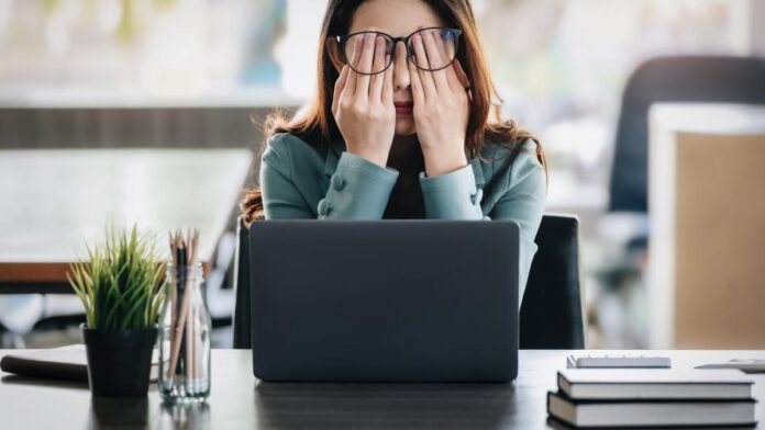 Escrocii folosesc inteligența artificială pentru a crea oferte de job false: Semne de alarmă și salarii neobișnuit de mari