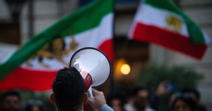 Execuții în umbra războiului: scrisori și înregistrări dezvăluie poveștile condamnaților la moarte din Iran