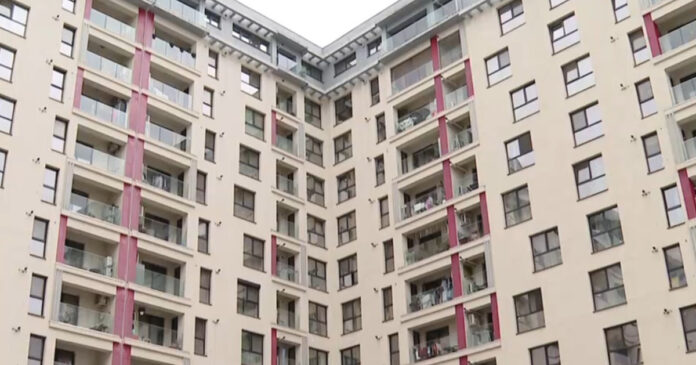 Explozie pe piața chiriilor: Tot mai mulți români amână achiziția de locuințe din cauza instabilității economice și a costurilor ridicate