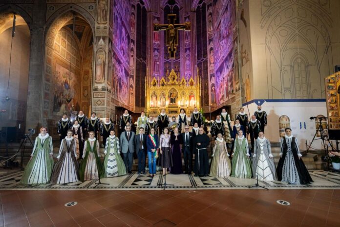 FOTO | Corul Madrigal se întoarce acasă, la București, după turneul din Italia. 2.000 de oameni s-au bucurat de spectacolele din Pompei, Florența și Bologna