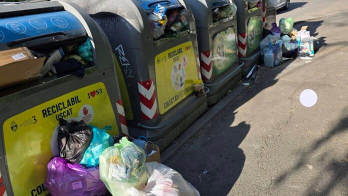 FOTO | În Titan, gunoiul are voință proprie: „Sacul meu de săptămâna trecută nu vrea să se lase dus”. Cum arată, de fapt, Revoluția Gunoaielor lui Negoiță