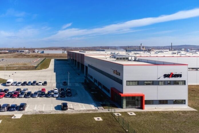 Furnizor major de componente auto transferă în România producția de la alte fabrici
