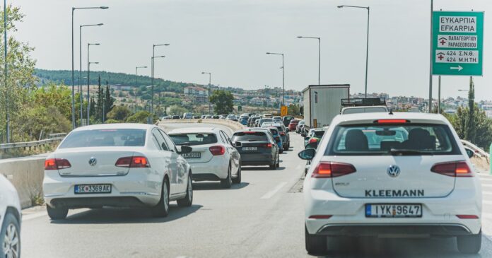 Grecia impune reguli stricte pentru șoferi: greșelile la volan care vă pot transforma vacanța într-un coșmar și vă pot lăsa fără permis