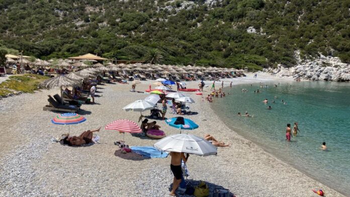 Grecia impune reguli stricte pentru sute de plaje sălbatice: Ce nu vor mai avea voie să facă turiștii