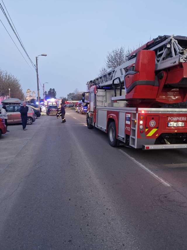 Harghita: Incendiu devastator - două case și un hectar de vegetație uscată, mistuite de flăcări