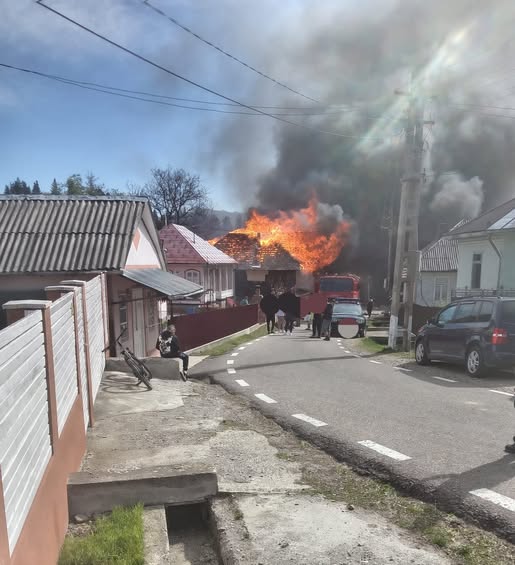 Ilie Bolojan, după incendiul devastator din Soveja, Vrancea: Guvernul promite ajutoare urgente familiilor afectate