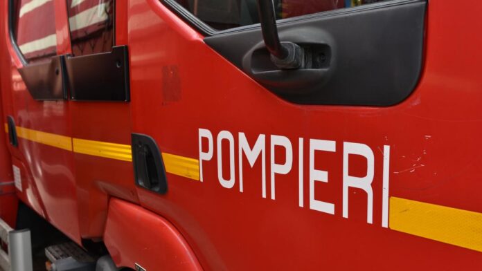Incendiu devastator în Vrancea: 11 case din lemn mistuite de flăcări, mesaj Ro-Alert emis pentru populație