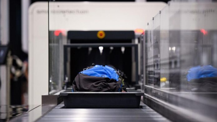 Lufthansa renunță la bagajul de mână gratuit: Pasagerii vor plăti separat pentru acesta pe zborurile cu tarif redus