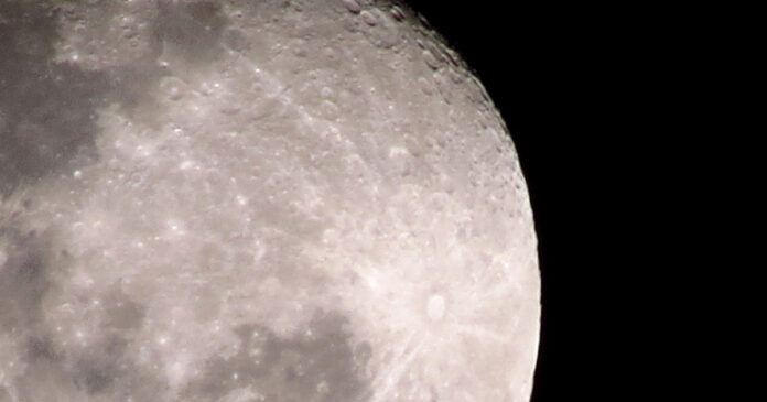 Marea dilemă a NASA pentru misiunile lunare cu echipaj uman: riscurile incendiului pe Lună