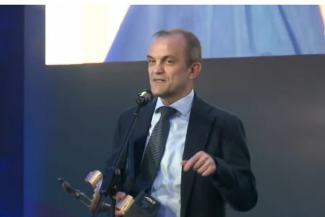 Medicul Cătălin Cîrstoveanu, premiat la Gala News.ro: „Noi nu făceam nimic fără transparență, fără sinceritate, fără dreptate, fără adevăr”