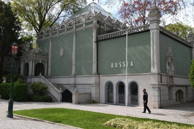 Ministrul italian al Culturii boicotează deschiderea Bienalei de la Veneția din cauza participării Rusiei