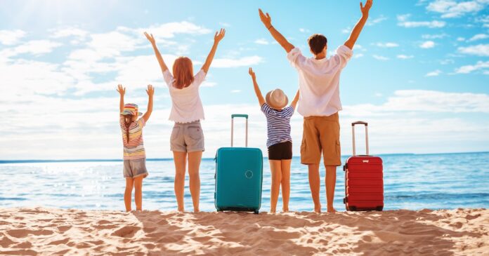 Minivacanțele de care se vor bucura românii în următoarele săptămâni: Câte zile libere sunt de 1 Mai și Rusalii în 2026