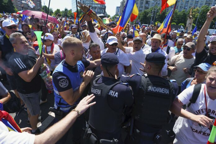 Miting în Piața Victoriei organizat marți de Confederația Meridian: mii de sindicaliști anunțați, inclusiv silvicultori, ceferiști, polițiști, profesori și mineri, acuză măsurile guvernamentale