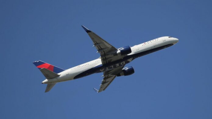 O femeie a născut într-un avion Delta Air Lines, cu 30 de minute înainte de aterizare: „A fost destul de nebunesc să vezi totul”