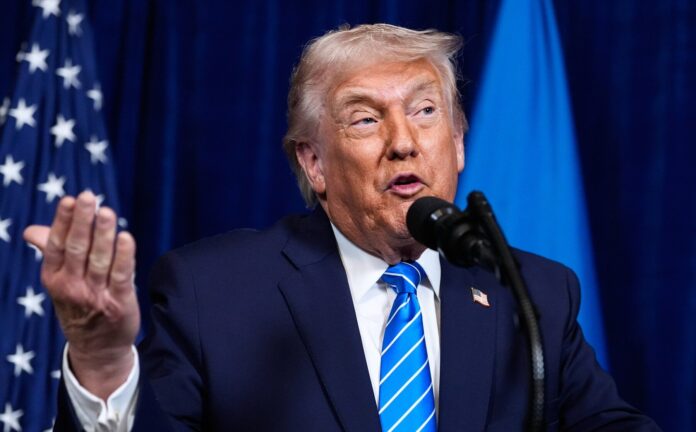 O statuie de aproape 7 metri care îl înfățișează pe președintele american Donald Trump a fost amplasată într-un club de golf din Florida